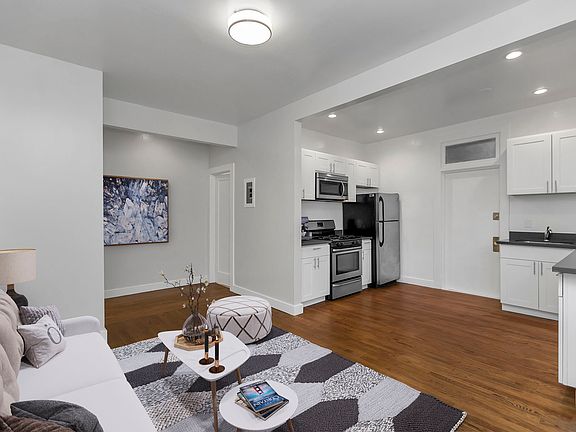 2nd image of 1585 Waller St #1589