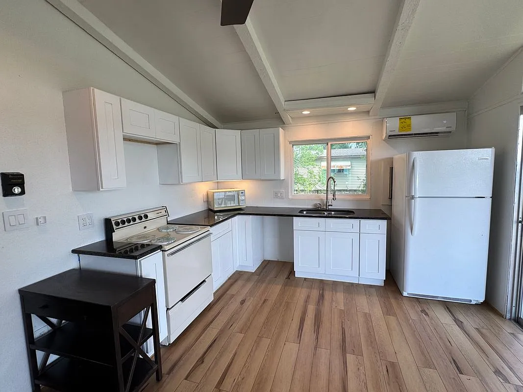 2 bed, 1.0 bath, 640 sqft, $1,700 — Photo 3