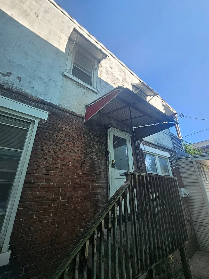 2534 Derry Street — Photo 2