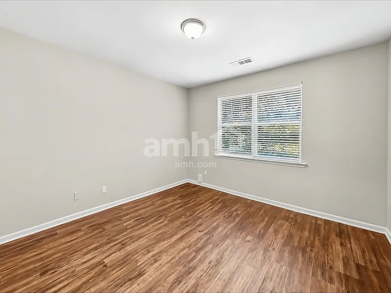 406 Howell Xing — Photo 26