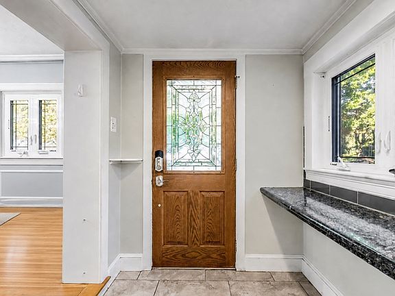 3rd image of 53 Westminster Ave