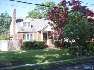 210 Lasalle Ave, Hasbrouck Heights, NJ 07604