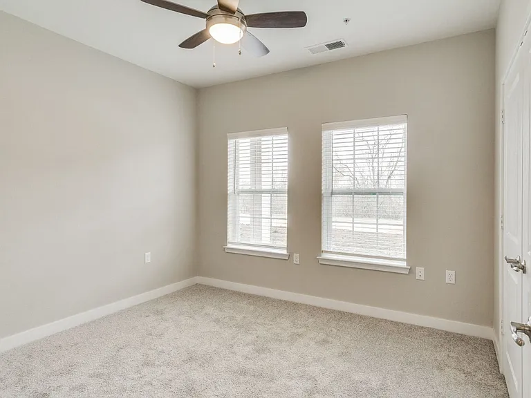 Bedroom (Laurel)