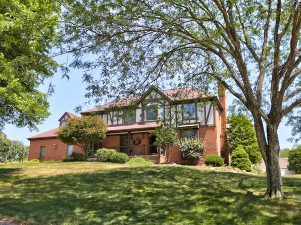 201 Springhouse Dr, Clairton, PA 15025