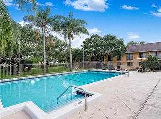 5801 Washington St APT 10, Hollywood, FL 33023