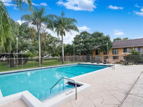 5801 Washington St APT 10, Hollywood, FL 33023