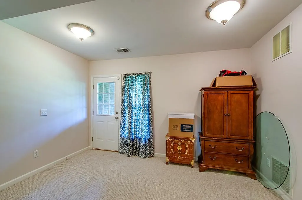 3 bed, 2.5 bath, 1826 sqft, $2,500 — Photo 4
