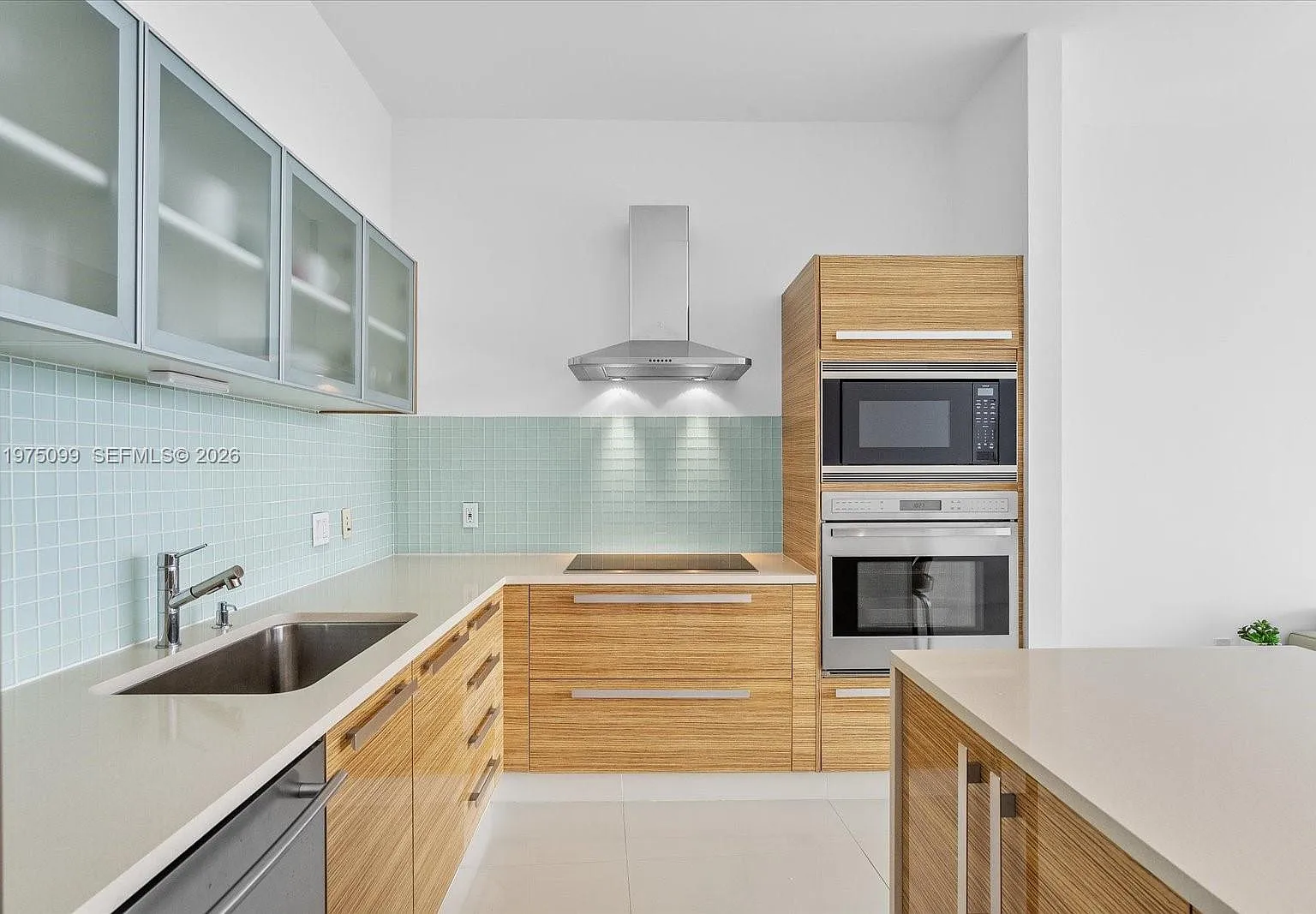 Paramount Bay Condo — Photo 3