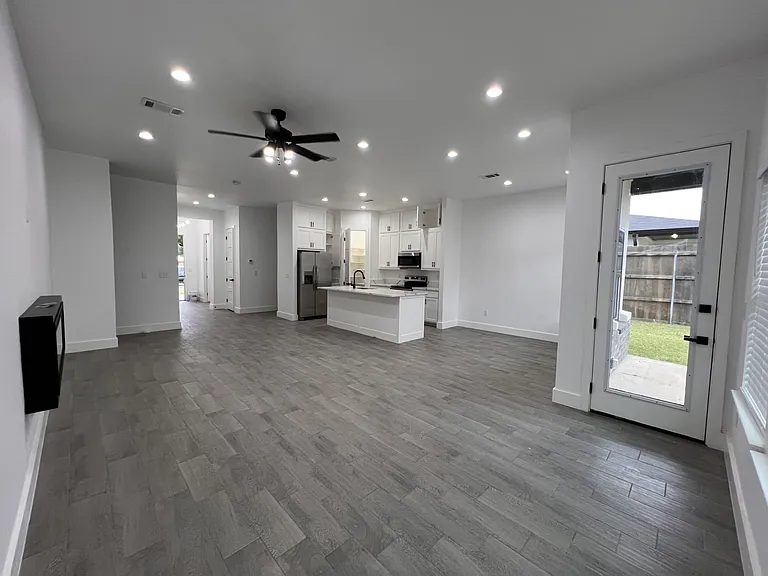 506 E Bryson Ave — Photo 4