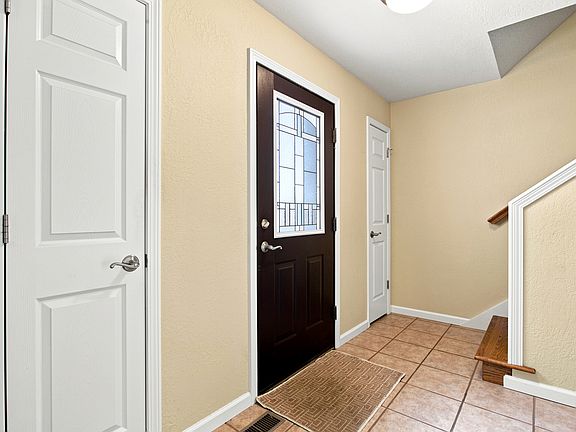 4th image of 613 Sycamore Dr