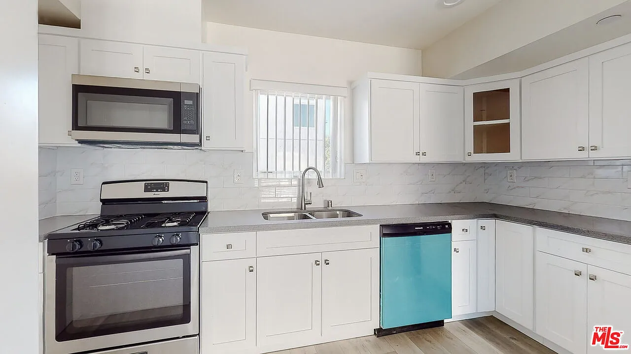 4 bed, 4.5 bath, 1770 sqft, $4,400 — Photo 3