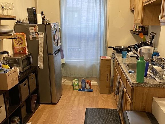 2nd image of 2332 28th St APT 1A