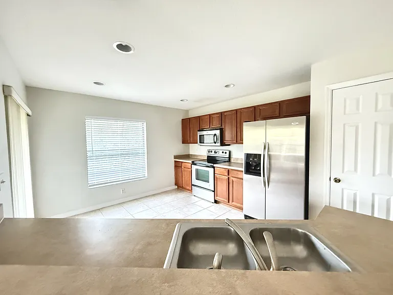 2525 Oleander Lakes Dr — Photo 4