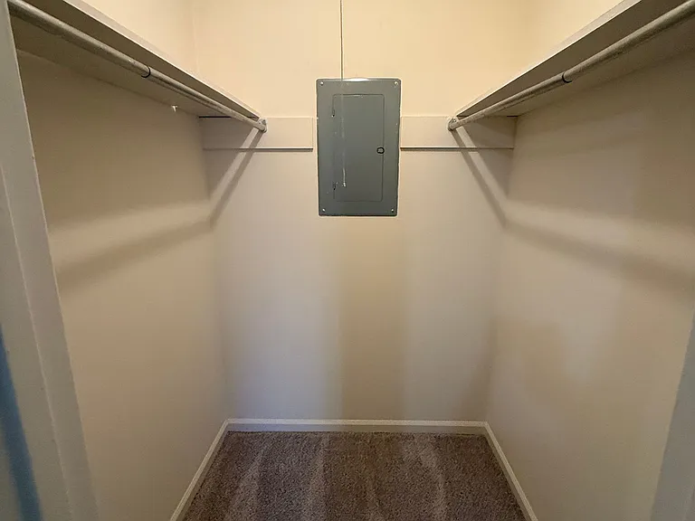 586 Franklin St — Photo 15