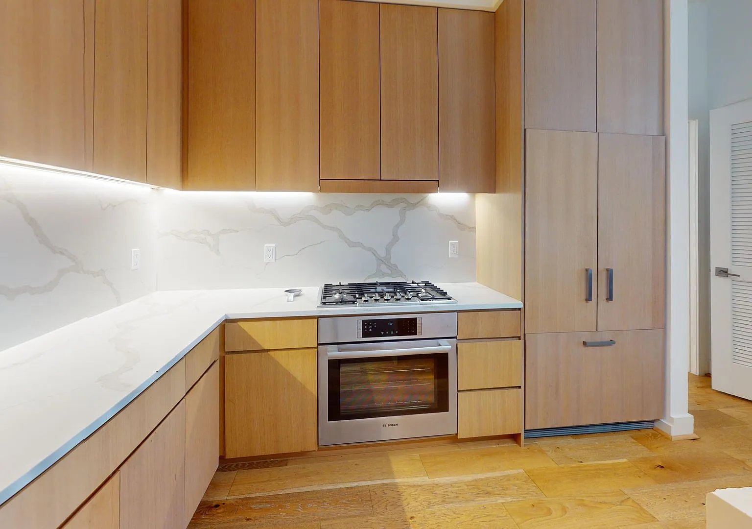Stunning Fully Furnished Capitol Hill One Bedroom W/Parking Included! — Photo 3