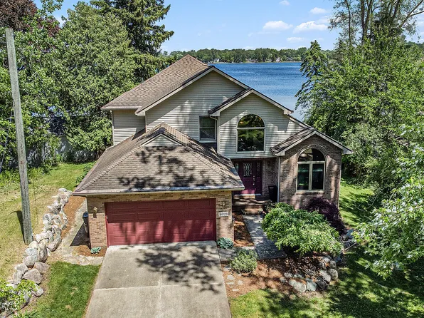 4023 Cordley Lake Rd, Pinckney, MI 48169