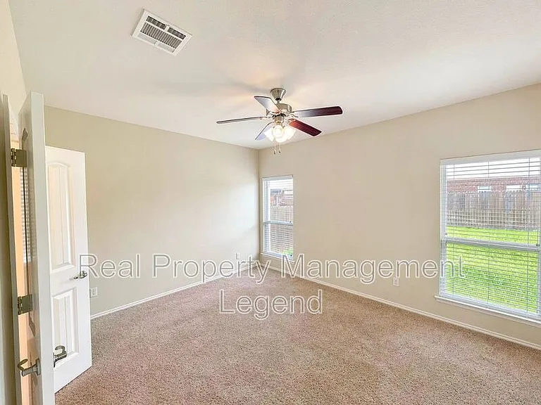 9929 Pronghorn Rd — Photo 22