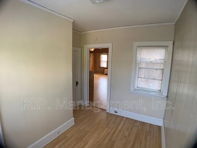 1434 W 32nd St #1 — Photo 14