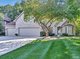 837 Edgewood Dr, Sugar Grove, IL 60554