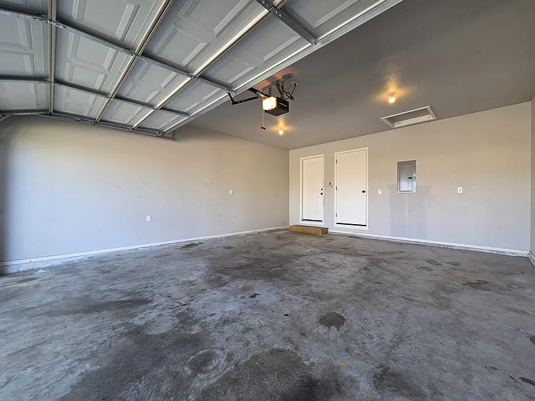 539 Welch St — Photo 16