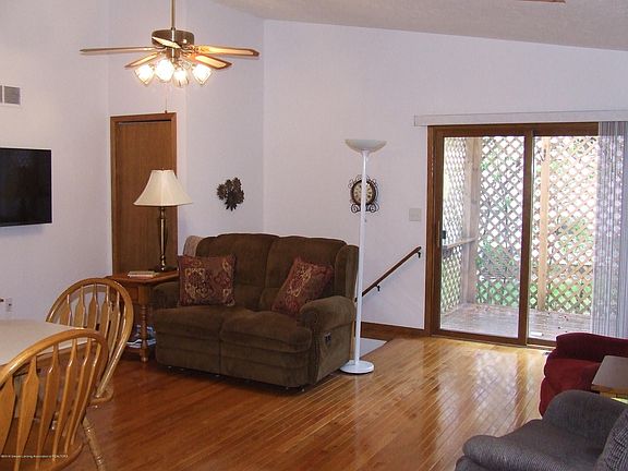 3rd image of 7433 Glen Terra Dr
