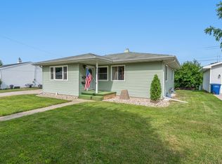 611 Park St, Combined Locks, WI 54113