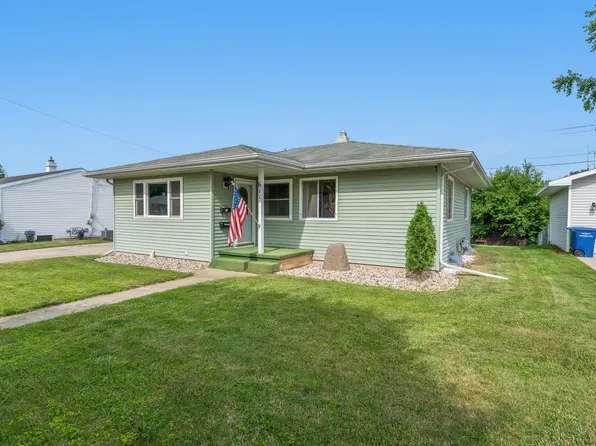 611 Park St, Combined Locks, WI 54113