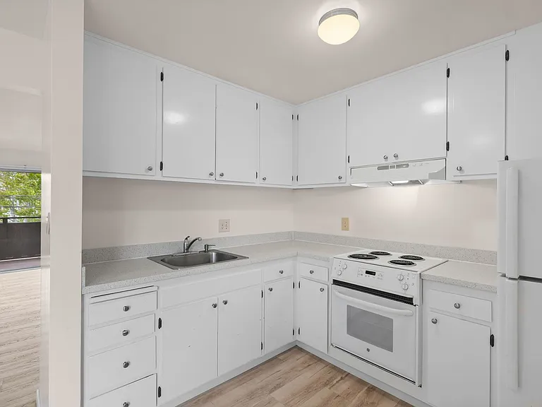 1920 Francisco LLC — Photo 31