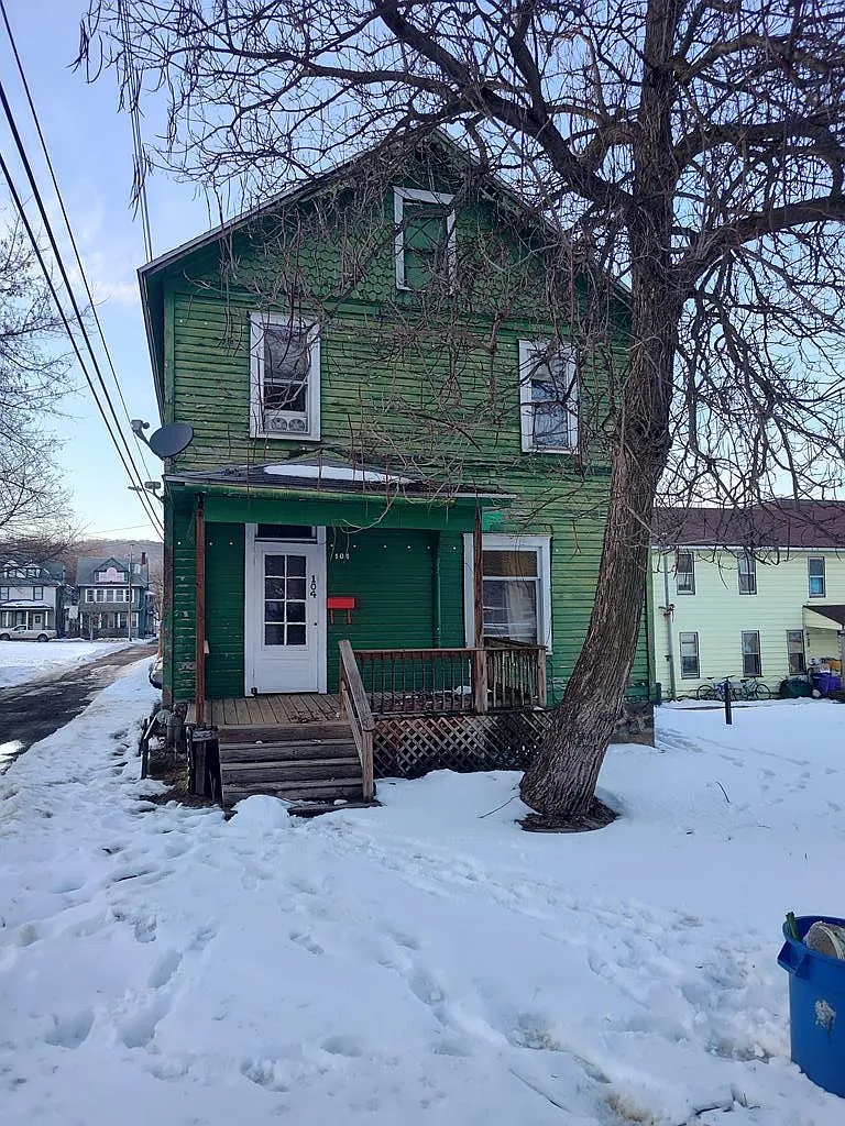 104 Liberty St photo 1