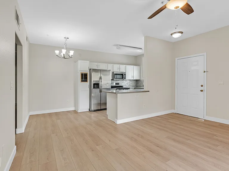 2291 W Horizon Ridge Pkwy #1106 — Photo 4