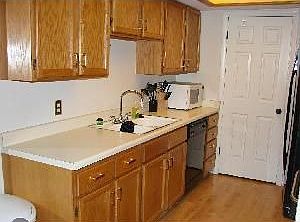 3rd image of 1470 Foxboro Dr