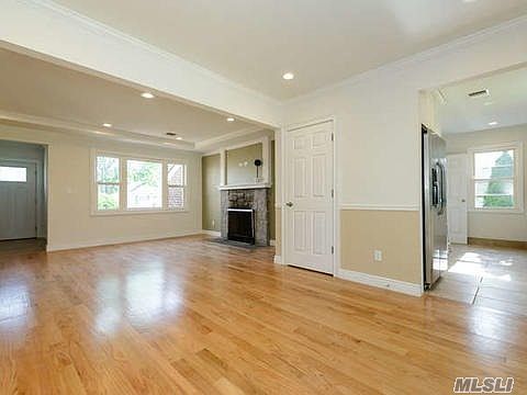 5th image of 225 Lexington Ave