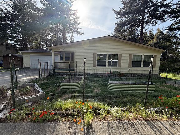 2nd image of 2175 Deady St
