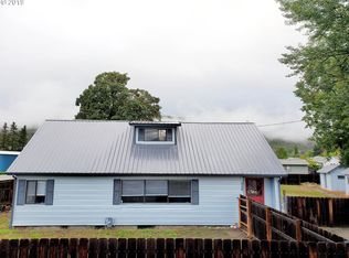 118 E 6th Ave, Riddle, OR 97469