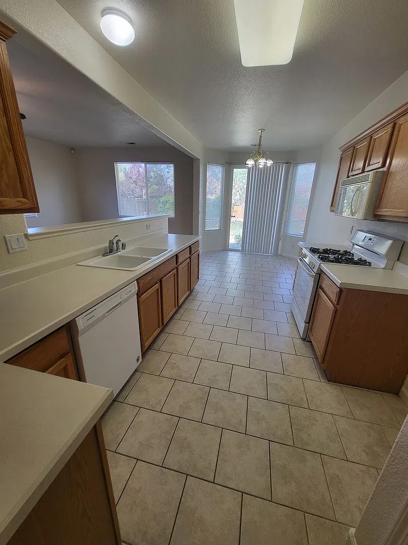 Single story House w/ Den/Office Space! 502 La Quinta in Dayton, NV — Photo 3