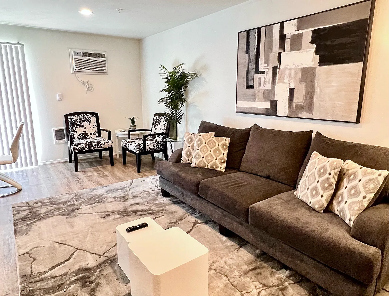 2 bed, 900 sqft, $1,400 — Photo 1