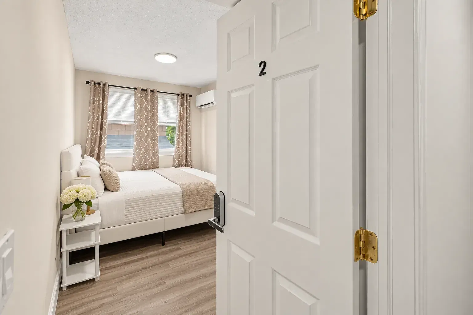 5 bed, 800 sqft, $1,100 — Photo 2