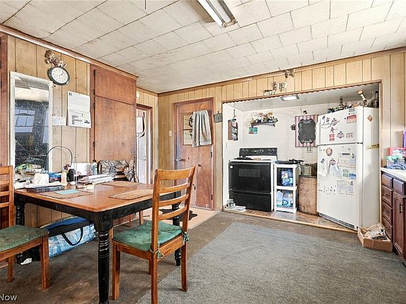 5th image of 2965 N River Rd