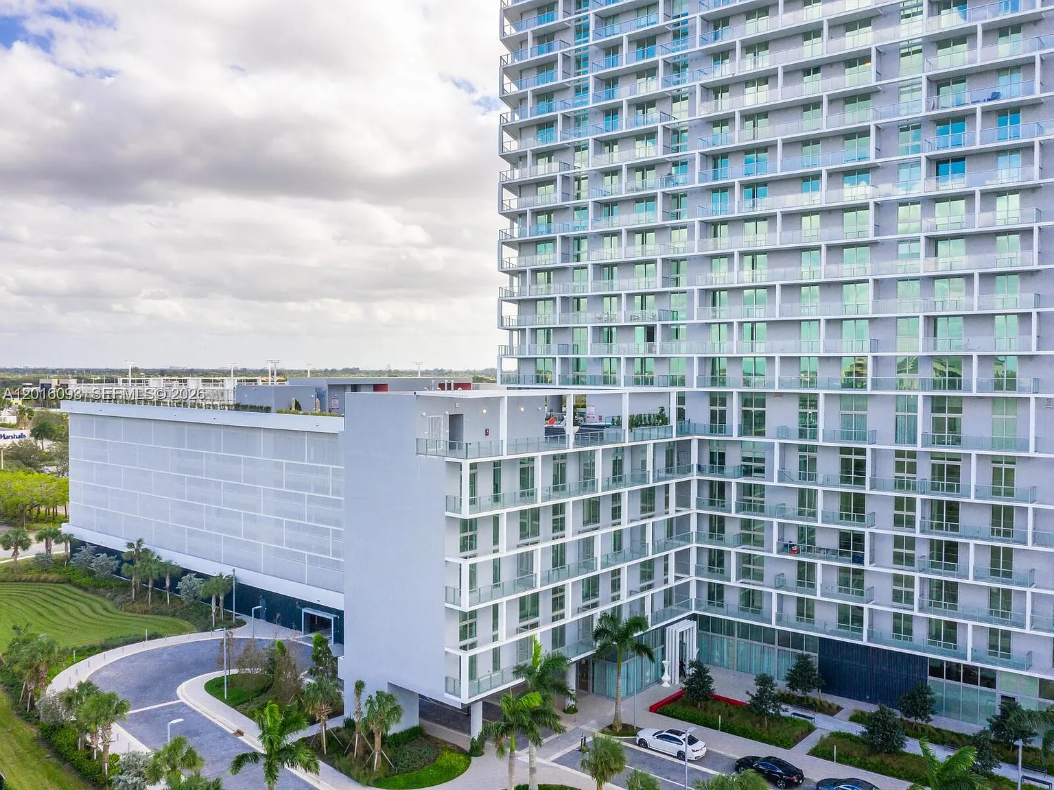 Metropica North Tower One — Photo 2