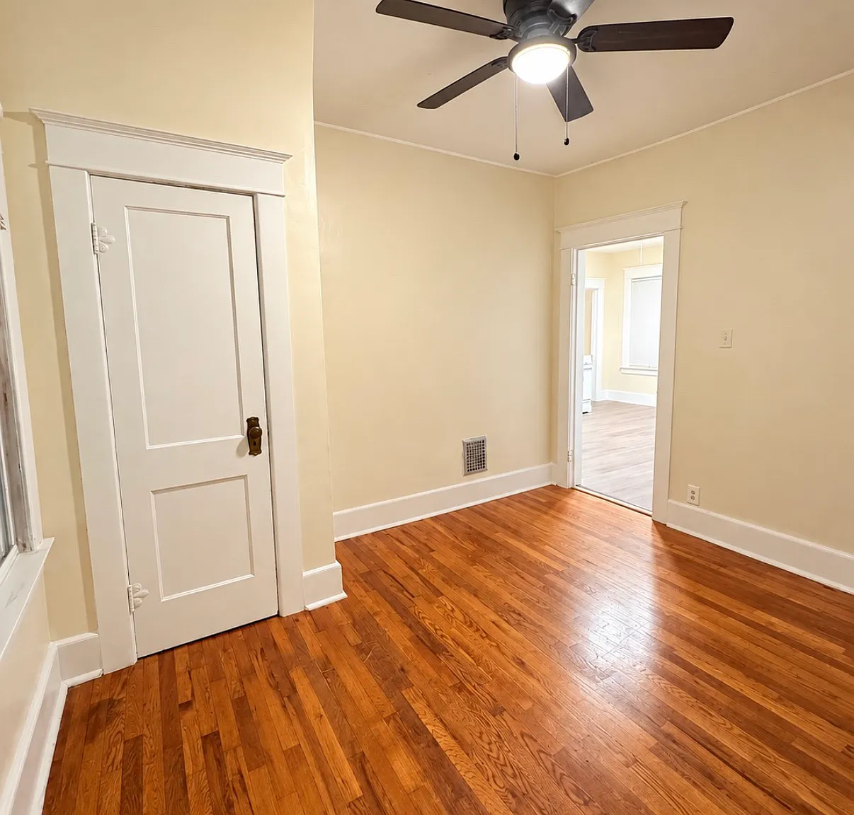 3 bed, 1100 sqft, $1,400 — Photo 4