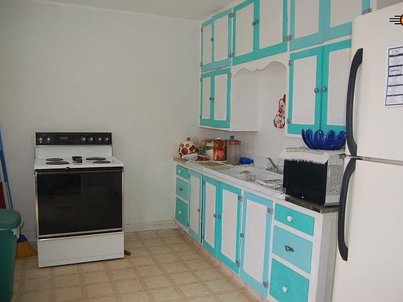 3rd image of 422 N Avenue B