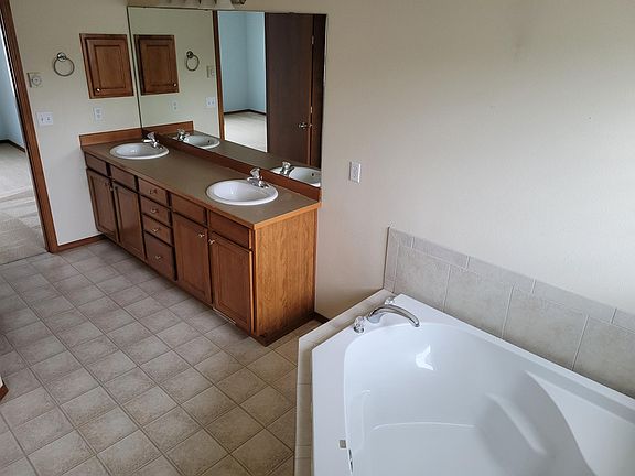 5th image of 1140 Koda Cir SE