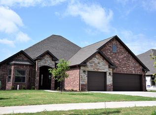 2301 Tupelo Ave, Bentonville, AR 72713