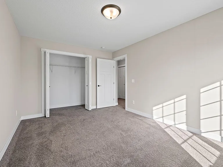527 Meadow Ln — Photo 17