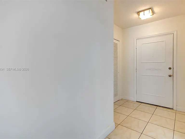 301 NE 14th Ave #702 — Photo 32