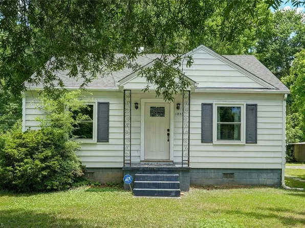 1833 Barnes St, Reidsville, NC 27320