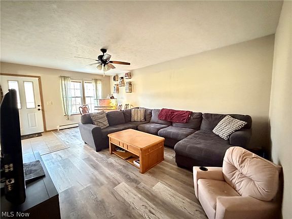 3rd image of 1268 Oxford Dr