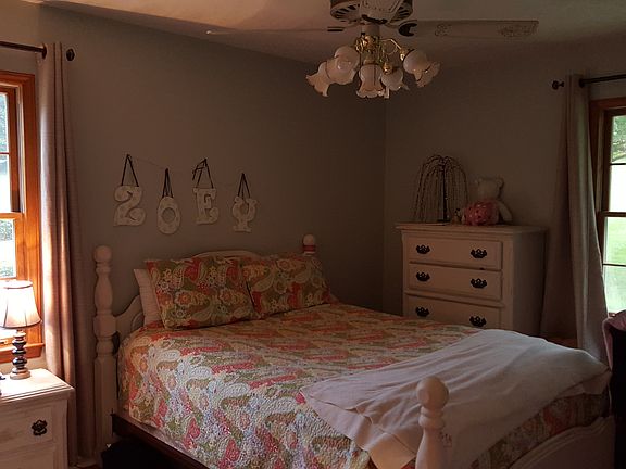 5th image of 127 Canterbury Dr
