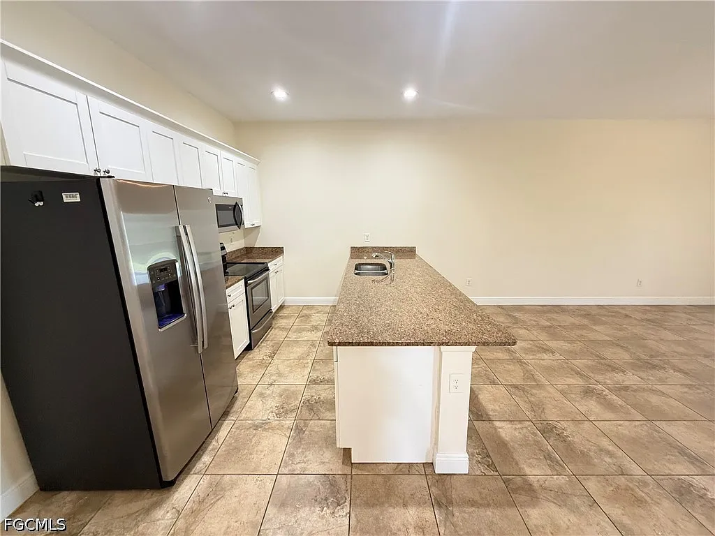 3 bed, 2.0 bath, 1245 sqft, $1,600 — Photo 4