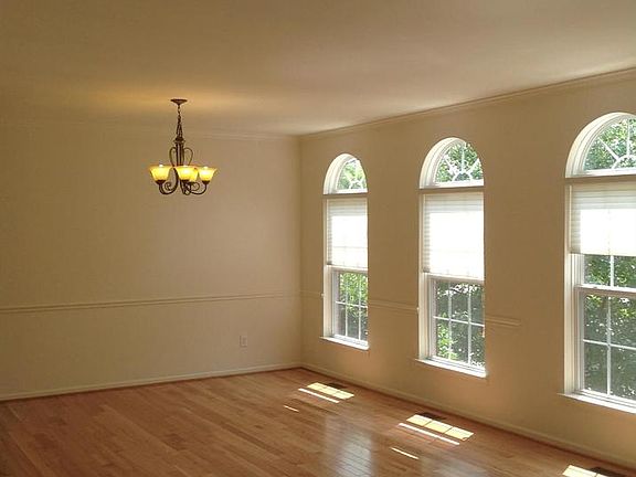 3rd image of 8907 Garden Gate Dr